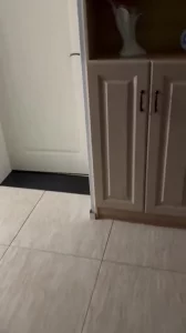 一回家发现健身教练在婚床上操你老婆
