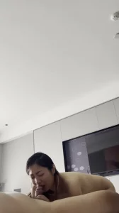 在酒店与人妻后入做爱，口技很好很刺激
